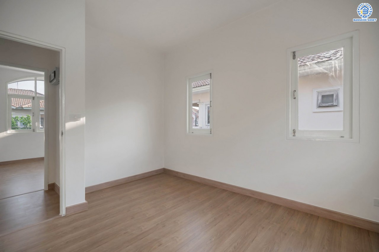 บ้านมือสองตกแต่งใหม่ สุดคุ้ม! โครงการ ภัสสร8 บางใหญ่ ดีไซน์สวย เนื้อที่ 50.7 ตร.ว. ฟังก์ชัน 4 ห้องนอน 3 ห้องน้ำ จอดรถได้ 2 คัน แต่งครบพร้อมอยู่ บนทำเลศักยภาพ โครงการติดถนนใหญ่ เข้า-ออกสะดวก ใกล้เซ็นทรัลเวสต์เกต รถไฟฟ้า "สถานีตลาดบางใหญ่" และจุดขึ้นทางด่วน "ศรีรัช"